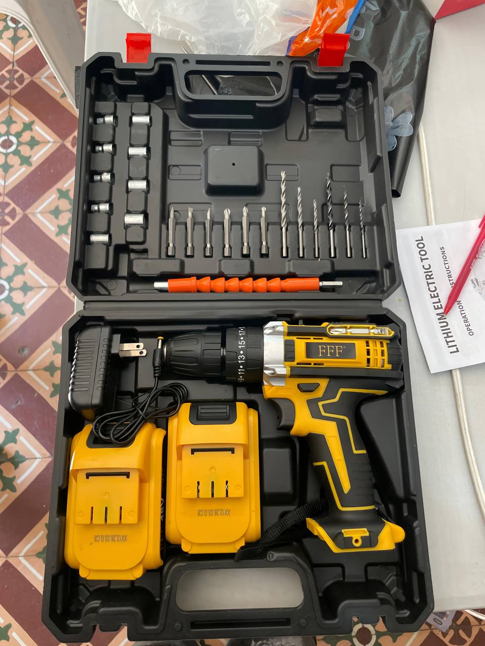 🔩Taladro Portátil Inalámbrico con Doble Batería y Múltiples Cabezales🛠️